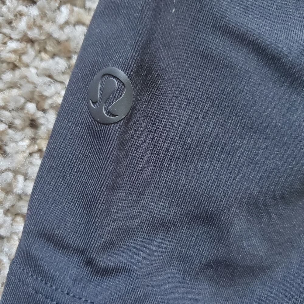 Lululemon On The Fly Shorts 🖤 - Picture 6 of 7